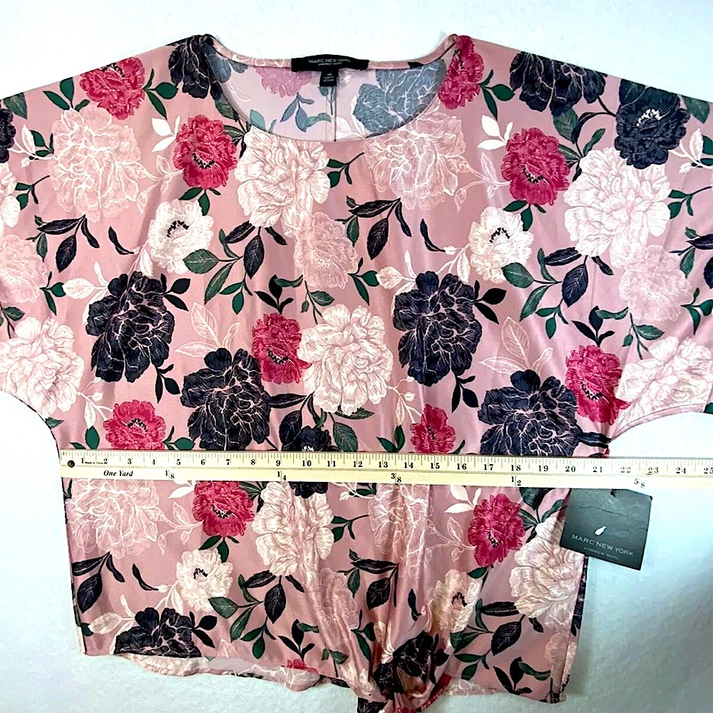 Chic Floral Pattern White Lotus Floral Blouse